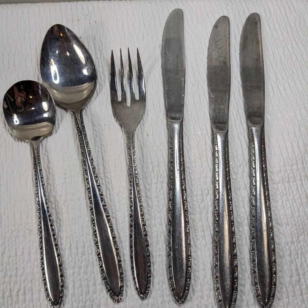 Vintage Continental Stainless CSS1 3 dinner knives, sugar spoon, fork‎ and spoon